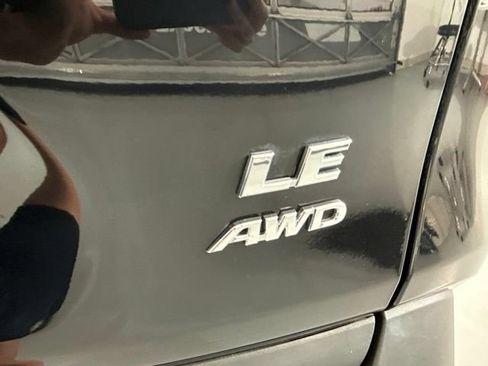Used 2022 Toyota RAV4 LE AWD/4WD image 9