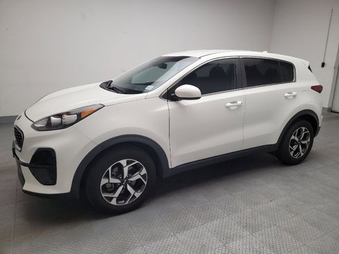 Used 2020 Kia Sportage LX image 2