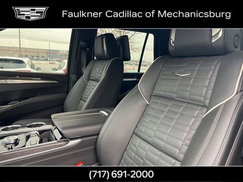 Used 2026 Cadillac Escalade V w/ LPO, ONYX Package image 18