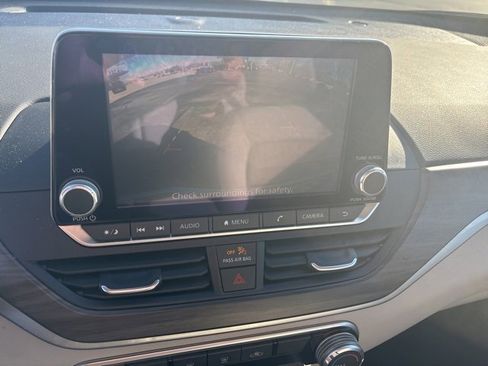 Used 2025 Nissan Altima 2.5 SV image 31