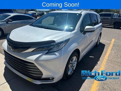 Used 2025 Toyota Sienna Limited AWD/4WD image 1