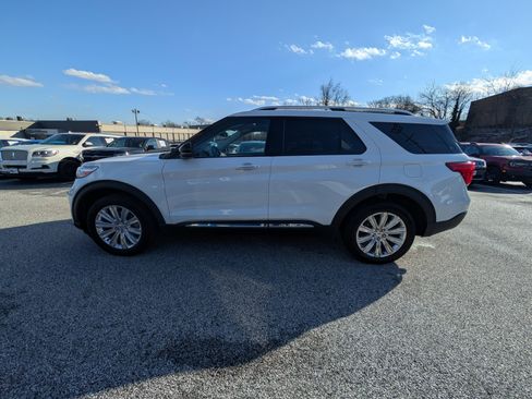 Certified 2023 Ford Explorer Limited w/ Limited Technology Package image 3