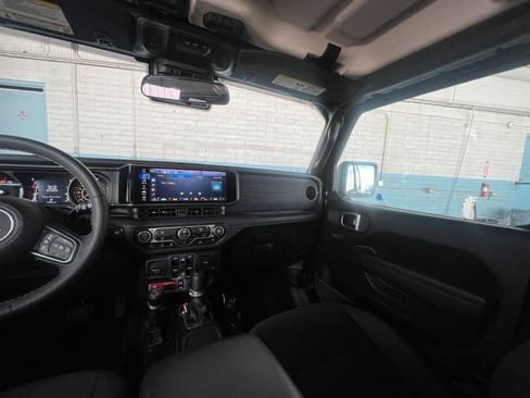 Used 2025 Jeep Wrangler Rubicon image 35