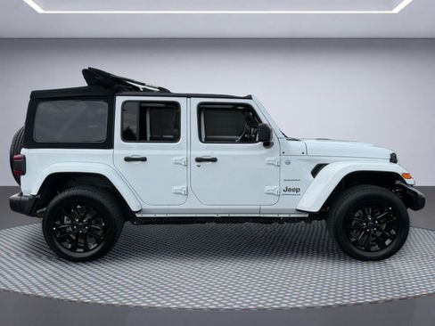 Used 2024 Jeep Wrangler Unlimited Sahara AWD/4WD image 11