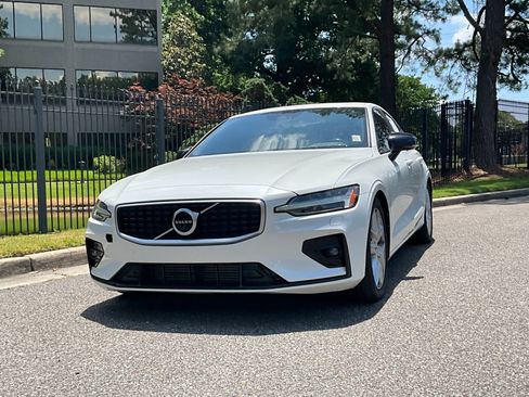 Used 2019 Volvo S60 T6 R-Design AWD/4WD image 2