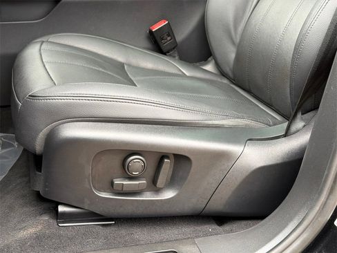 Used 2023 Land Rover Range Rover Evoque S image 19