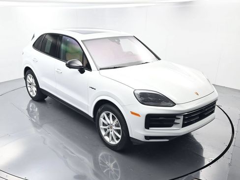 Certified 2024 Porsche Cayenne AWD/4WD image 43