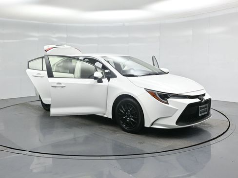 Used 2020 Toyota Corolla LE image 28