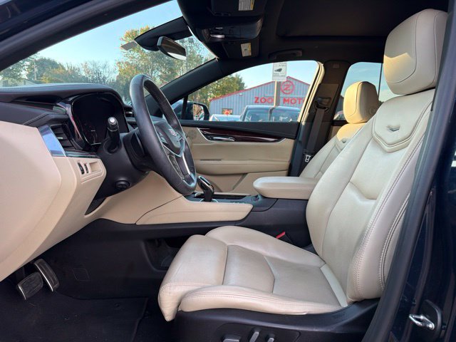 Used 2017 Cadillac XT5 Luxury w/ Driver Awareness Package AWD/4WD image 13