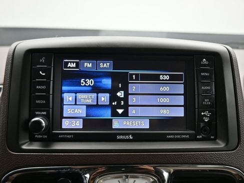 Used 2014 Chrysler Town & Country Touring image 15