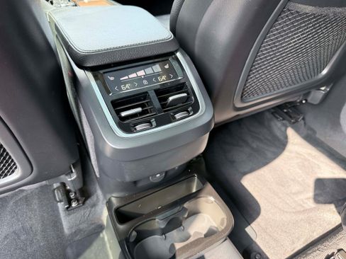 Used 2021 Volvo XC90 T6 Momentum w/ Protection Package Premier AWD/4WD image 18