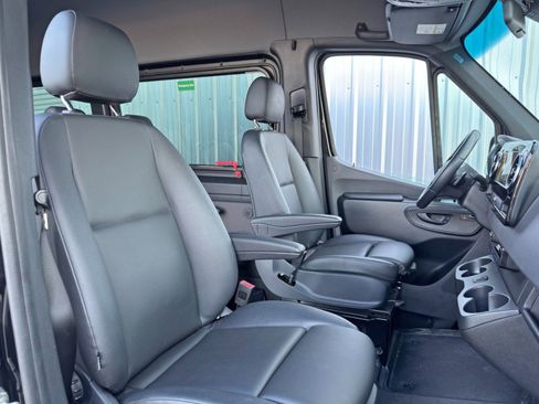 Used 2024 Mercedes-Benz Sprinter 2500 image 34