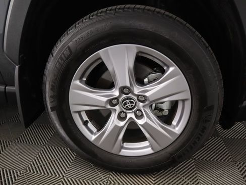 Used 2025 Toyota RAV4 XLE image 33