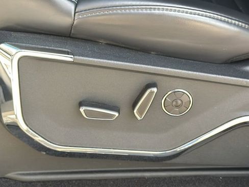 Used 2025 Ford F150 Platinum image 19