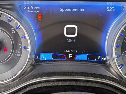 Used 2022 Chrysler 300 Touring L image 10