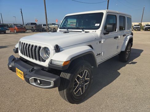Used 2025 Jeep Wrangler Unlimited Sahara AWD/4WD image 7