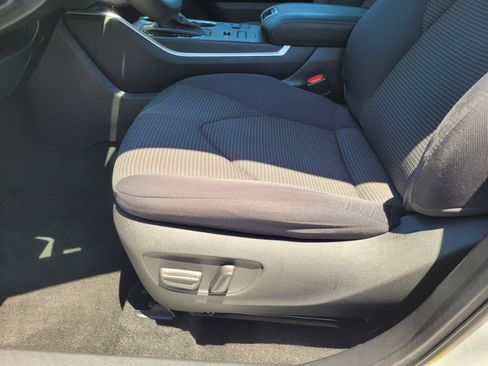 Used 2023 Toyota Highlander L AWD/4WD image 25
