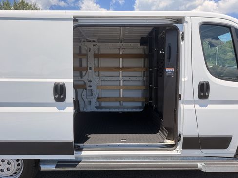Used 2025 RAM ProMaster 2500 w/ U-Haul Equipment Group FWD image 42