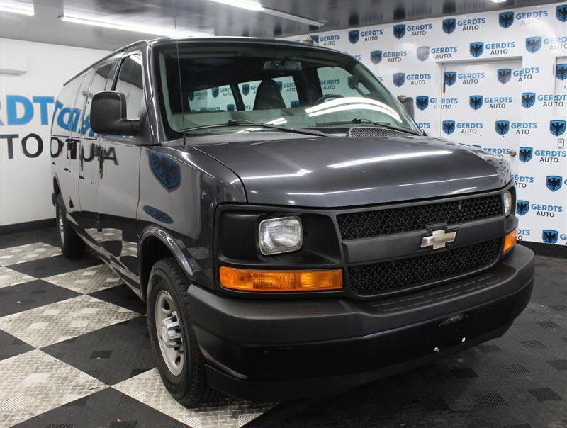 Used 2017 Chevrolet Express 3500 Extended RWD image 5