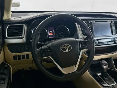 Used 2015 Toyota Highlander XLE image 18