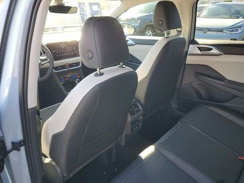 New 2026 Volkswagen Taos SE image 10