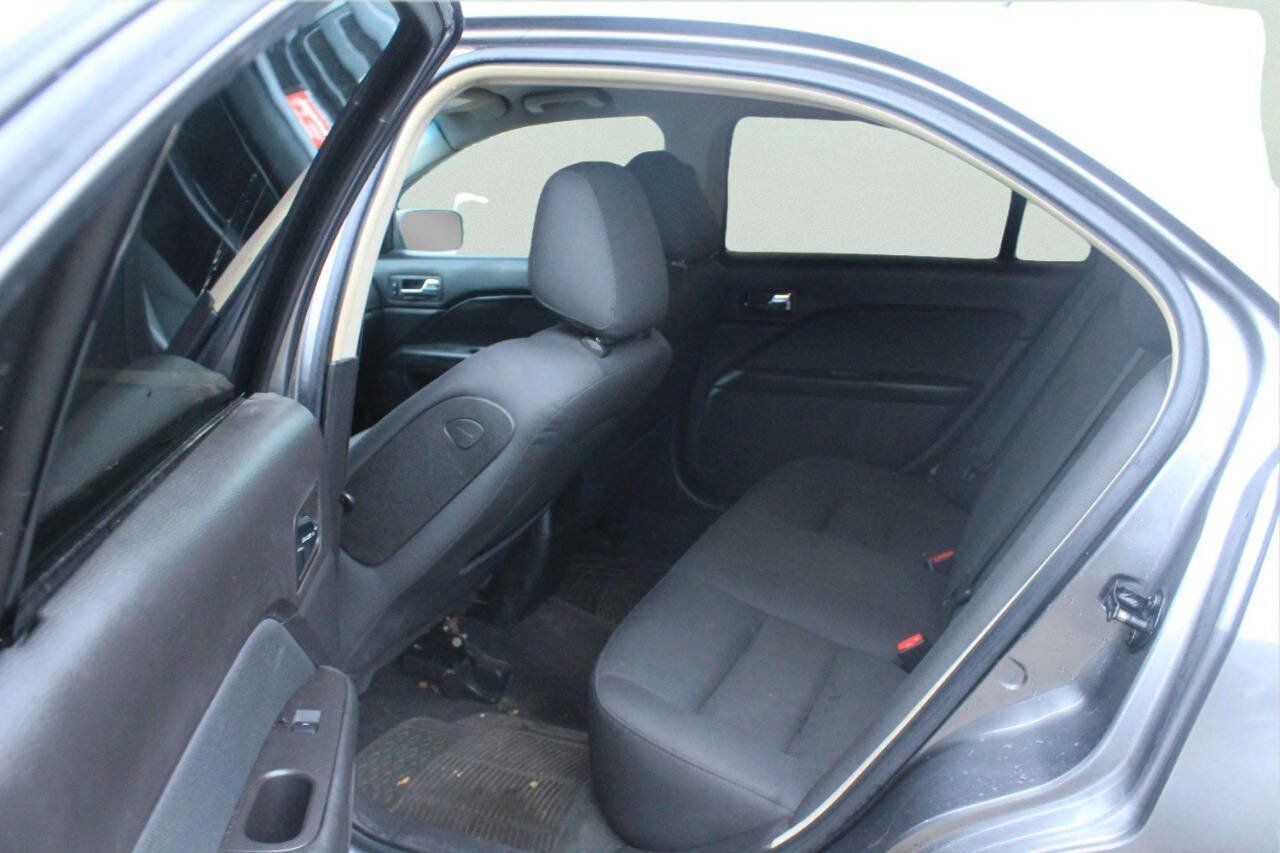 Used 2010 Ford Fusion SE FWD image 5