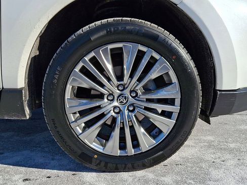 Used 2021 Toyota Venza XLE w/ Softex Package image 8