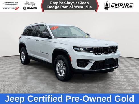 Used 2023 Jeep Grand Cherokee Laredo AWD/4WD image 1