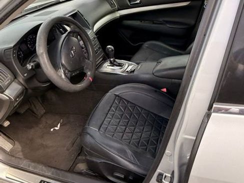 Used 2015 INFINITI Q40 w/ Navigation Package RWD image 9