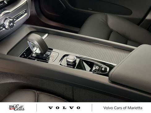 New 2025 Volvo XC60 B5 Core w/ Climate Package image 21