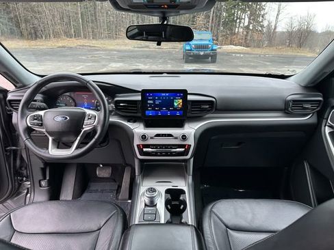 Used 2023 Ford Explorer XLT AWD/4WD image 12