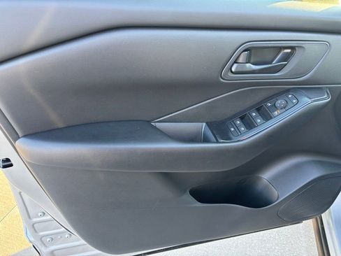 Used 2024 Nissan Rogue S image 19