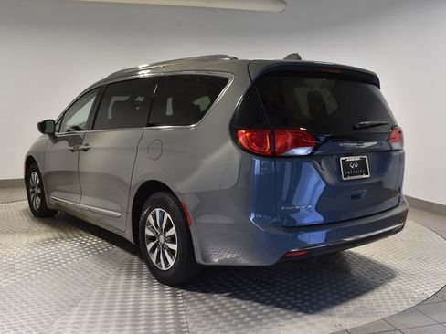 Used 2020 Chrysler Pacifica Touring-L Plus image 5