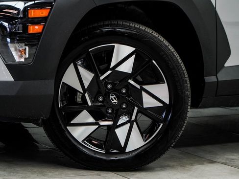 Used 2025 Hyundai Kona SEL image 3