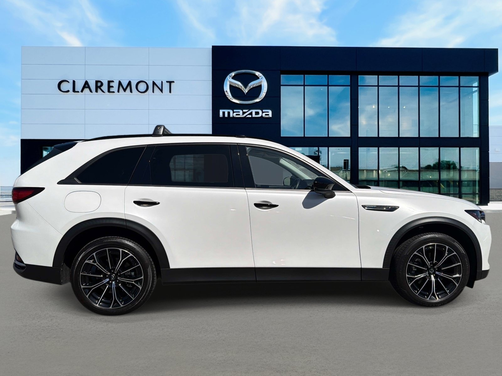 Certified 2025 MAZDA CX-70 Plug-In Hybrid w/ Premium Pkg AWD/4WD image 4