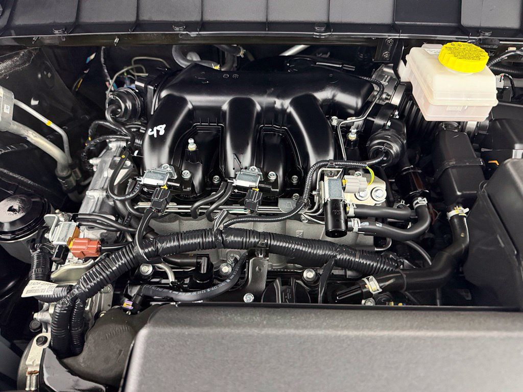 Used 2025 Nissan Pathfinder S FWD image 32
