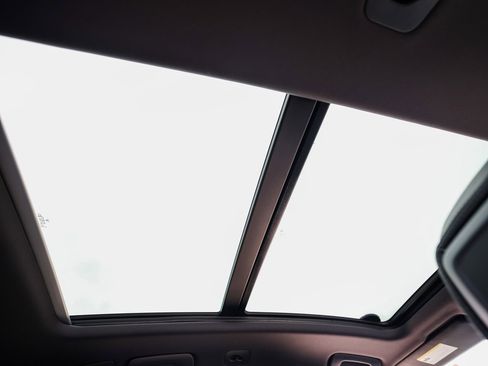 Certified 2025 Porsche Macan image 29