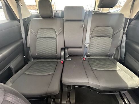 Used 2025 Nissan Pathfinder SV FWD image 31