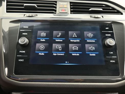 Used 2022 Volkswagen Tiguan SE image 22