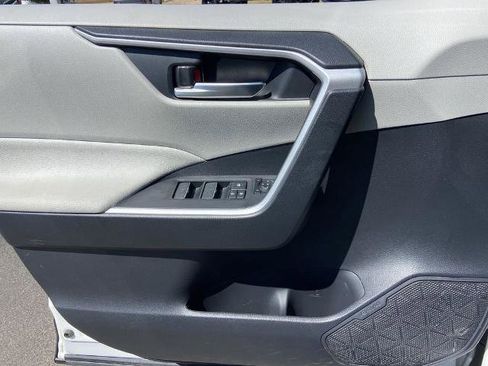 Used 2025 Toyota RAV4 XLE w/ Convenience Package image 18