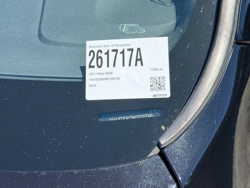 Used 2021 Volvo XC60 T5 Momentum w/ Protection Package Premier FWD image 4