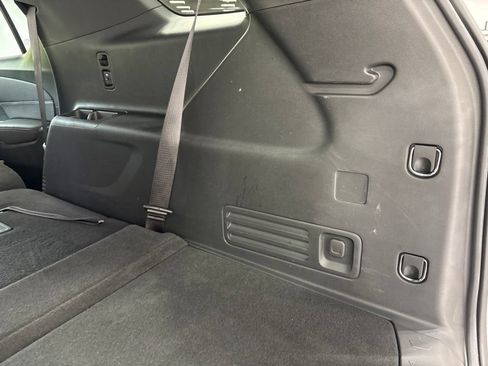 Used 2023 Chevrolet Traverse LT AWD/4WD image 45
