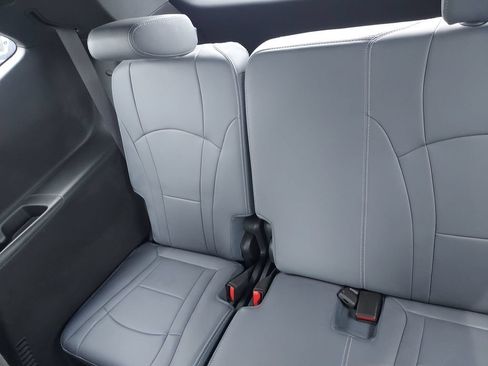 Used 2024 Buick Enclave Essence w/ Experience Buick Package FWD image 24