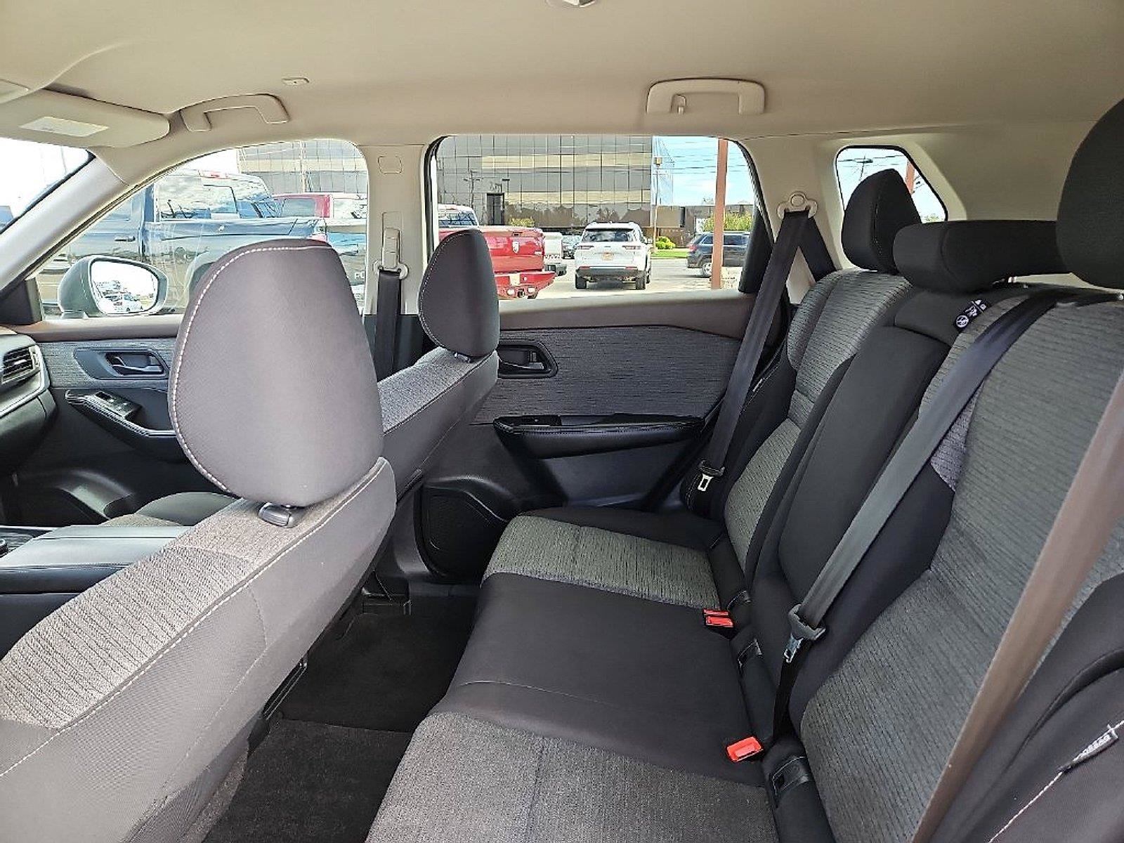 Used 2022 Nissan Rogue S AWD/4WD image 16