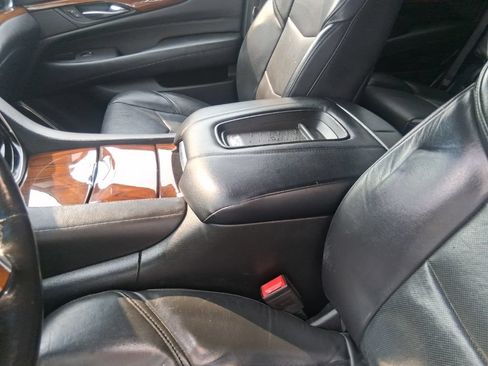 Used 2017 Cadillac Escalade Luxury AWD/4WD image 14