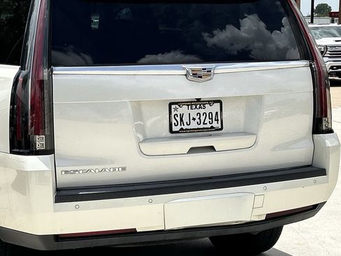Used 2015 Cadillac Escalade Luxury RWD image 6