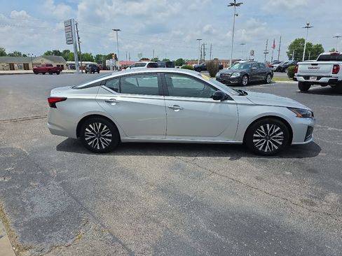 Used 2024 Nissan Altima 2.5 SV FWD image 5