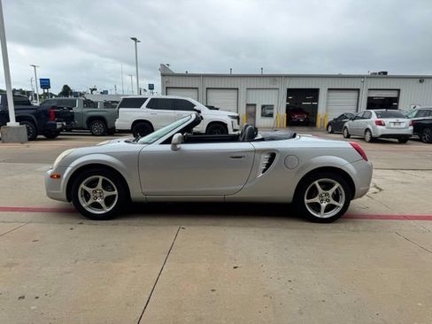 Used 2003 Toyota MR2 RWD image 4