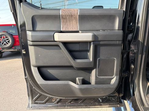 Used 2019 Ford F250 Lariat w/ Chrome Package AWD/4WD image 16