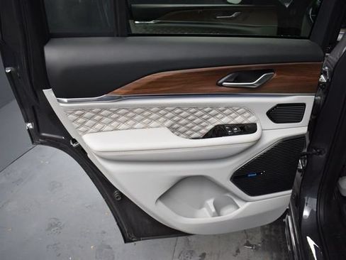 Used 2022 Jeep Grand Cherokee Summit w/ MOPAR Finishing Package AWD/4WD image 16